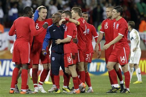 英格兰3-0头名出线的相关图片